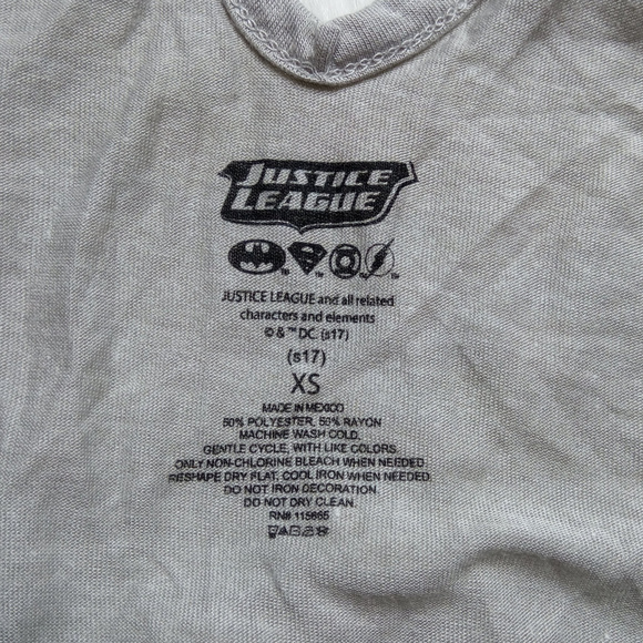NWT Juniors Justice League Graphic LS T-shirt - Picture 3 of 7
